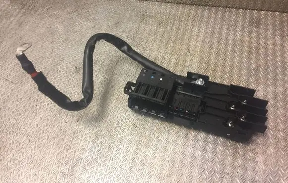 Mercedes-Benz E W211 Fuse box set 2115452301 A2115452301