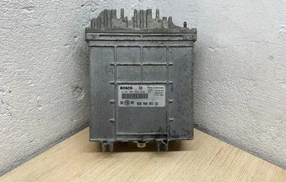 Volkswagen Golf III Engine control unit/module 028906021GG 28SA3207 0281001649