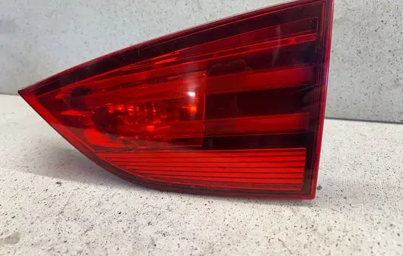 Tailgate rear/tail lights