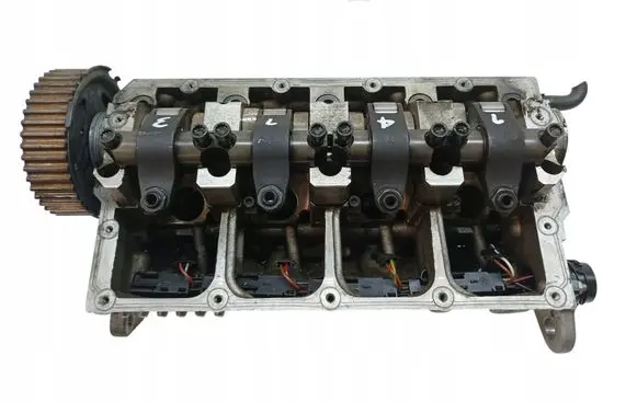 Volkswagen Touran I Engine head 038103373R