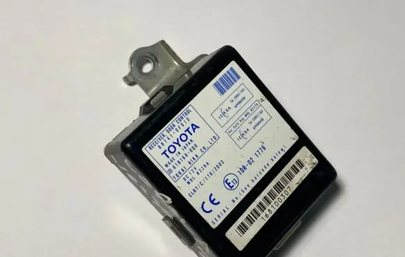 Toyota Corolla Verso AR10 Door control unit/module 897410F010