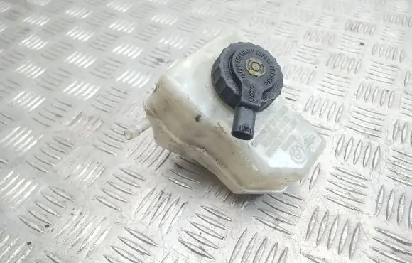 BMW 1 E81 E87 Brake fluid reservoir 