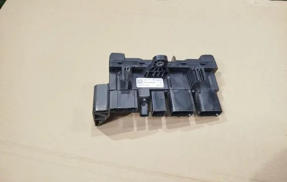 Renault Trafic III (X82) Fuse module 241143453R 030127110 BFT2X82YM2