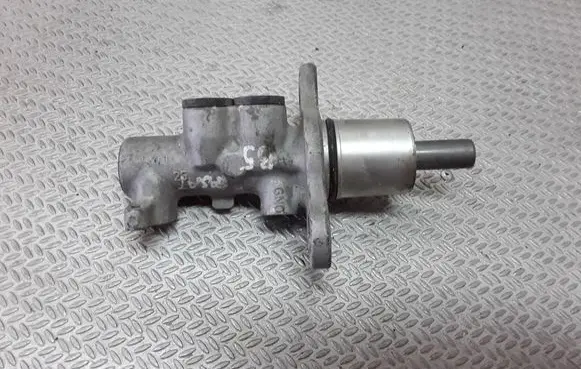Master brake cylinder