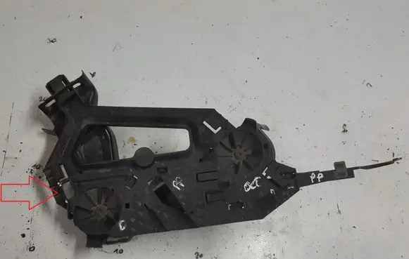 Skoda Octavia Mk2 (1Z) Headlight/headlamp mounting bracket 1Z0941340