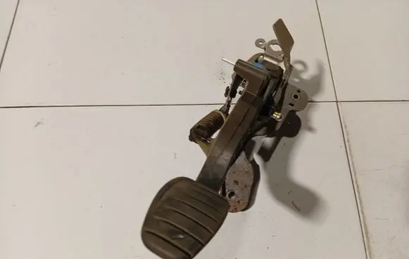 Renault Megane III Clutch pedal 