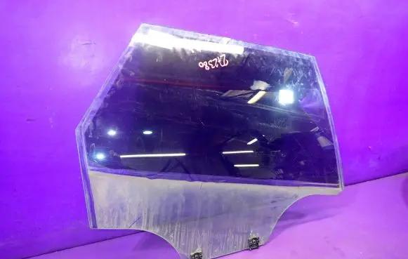 Citroen C5 Front door window glass four-door