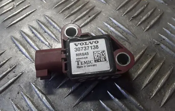 Volvo S40 Airbag deployment crash/impact sensor 30737138 MRSA58840A6