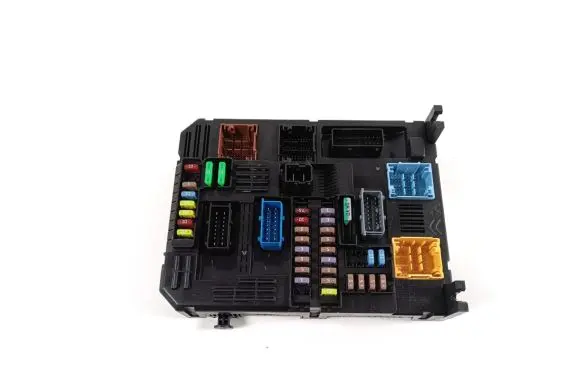 Citroen C4 X Fuse module 9832881080