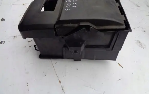 Battery box tray