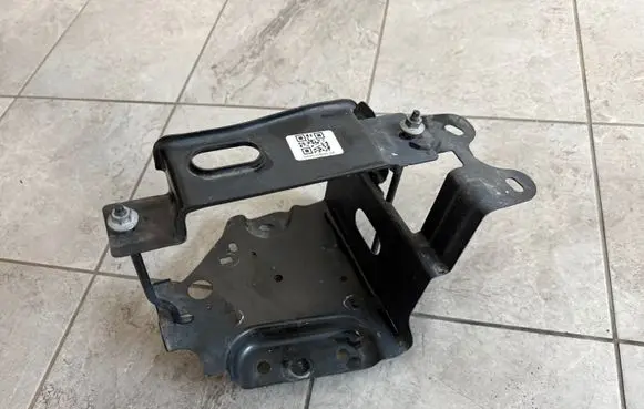 Battery bracket
