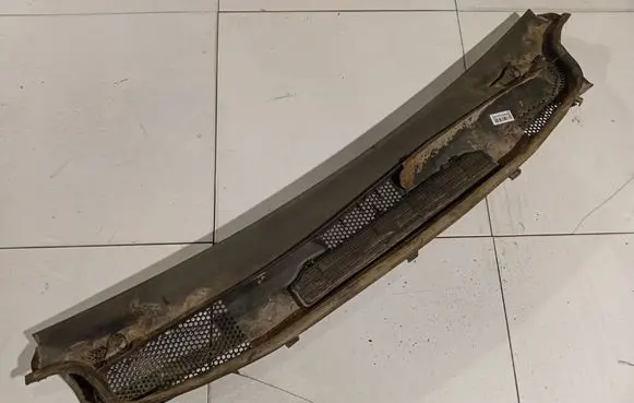 Mercedes-Benz B W245 Wiper trim 