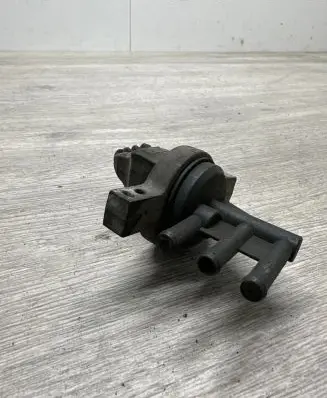 Saab 95 - 96 Vacuum valve 4805024