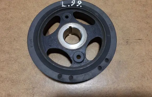 Toyota Avensis T270 Crankshaft pulley 134080R030