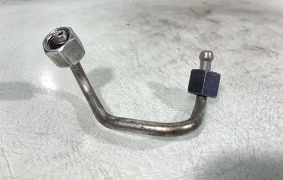 Volvo V60 Fuel injector supply line/pipe 31303505