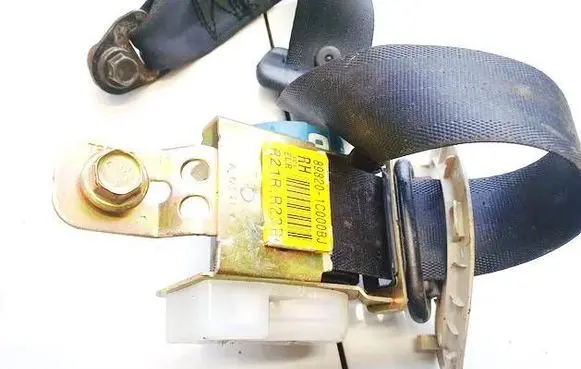 Rear seatbelt