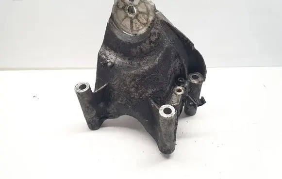 Volkswagen Touareg I Engine mounting bracket 070199308A
