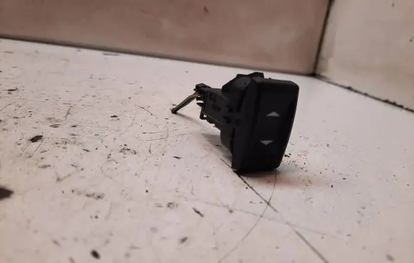 Ford Mondeo Mk III Electric window control switch 14529