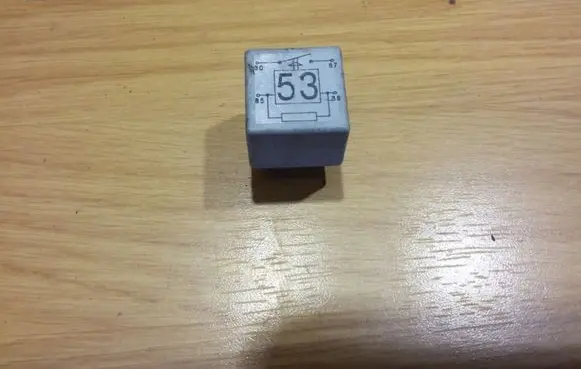 Volkswagen PASSAT B5.5 Coolant fan relay 141951253B 20240072