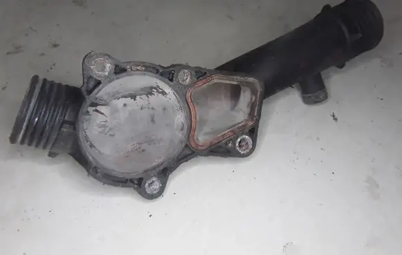 Thermostat/thermostat housing