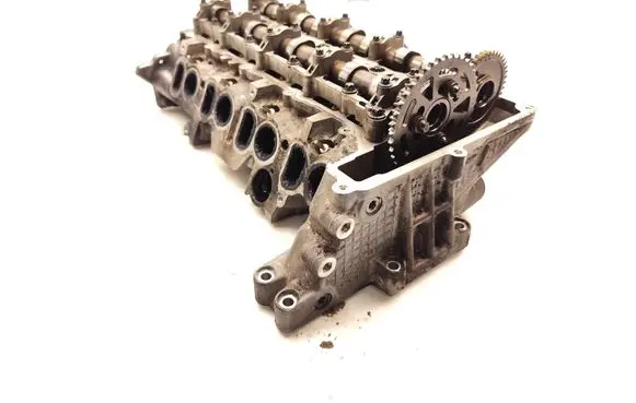 BMW 1 E81 E87 Engine head 7797678