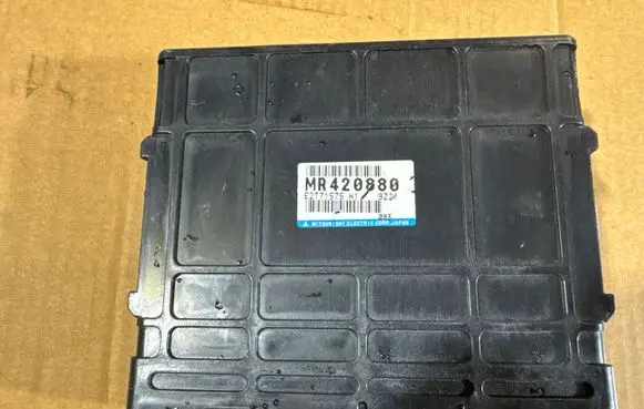 Mitsubishi Pajero Pinin Engine control unit/module MR420880
