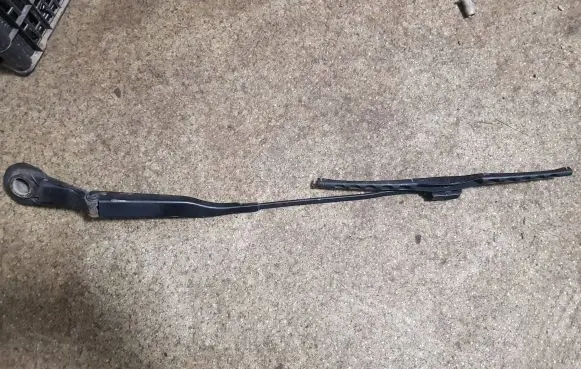 BMW 7 E38 Front wiper blade arm 61618352019