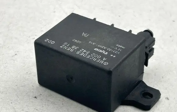 Mercedes-Benz E W211 Charging relay A0025423819 0240 V23132A2001X14