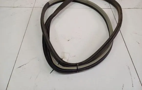 Opel Astra H Rubber seal front coupe door 