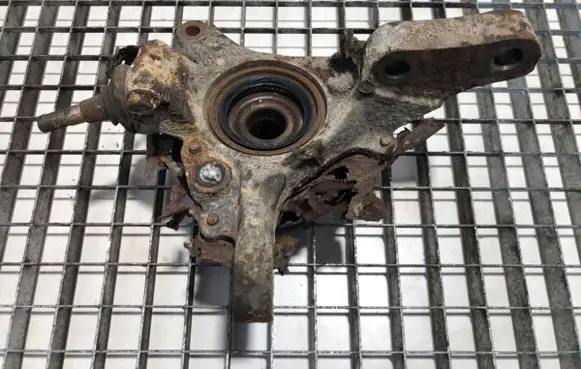 Subaru Forester SF Front wheel hub spindle knuckle