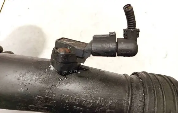 Volkswagen Touran I Air pressure sensor 0281002401 038906051c