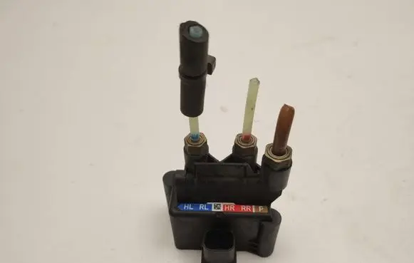 Mercedes-Benz EQC Air suspension valve block A2513200158