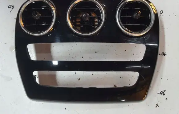Mercedes-Benz C W205 Dash center air vent grill A2056805707