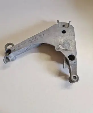 BMW i3 Engine mounting bracket 6878935