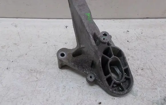 Mini One - Cooper Coupe R56 Gearbox mounting bracket 6532323
