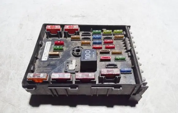 Volkswagen PASSAT B6 Fuse module 3C0937125