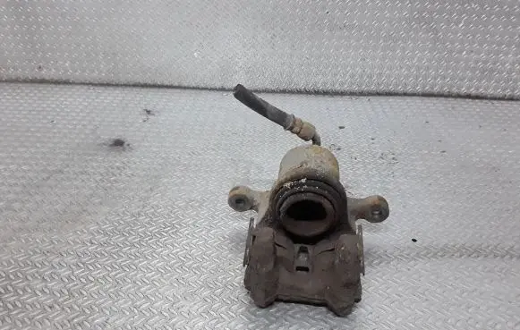 Honda CR-V Rear brake caliper