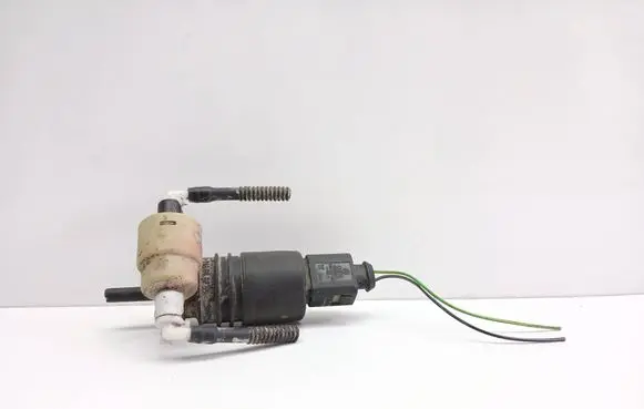Volkswagen PASSAT B5.5 Windscreen/windshield washer pump