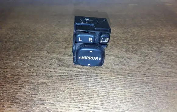 Toyota Avensis T250 Wing mirror switch 183575