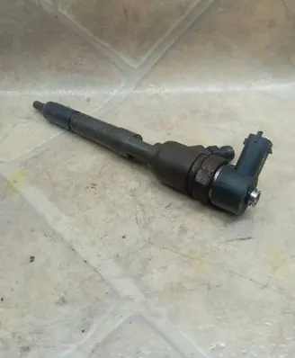 Opel Corsa D Fuel injector 0445110326