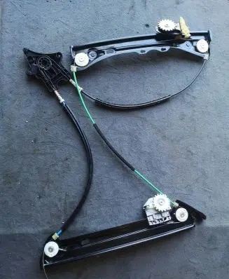 BMW 4 F32 F33 Front door window regulator motor 938589101