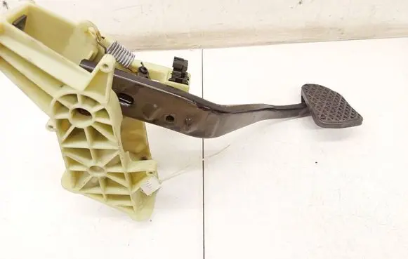 BMW 6 F06 Gran coupe Brake pedal 6775368