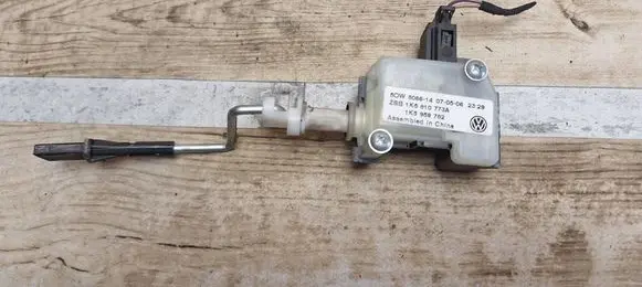 Volkswagen Jetta V Fuel tank cap lock motor 1K5810773A 1K5959782