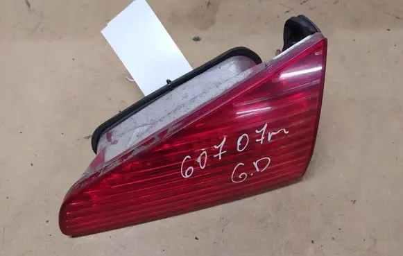 Peugeot 607 Tailgate rear/tail lights