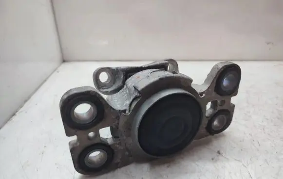 Land Rover Evoque I Engine mount bracket