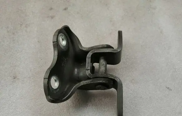 Toyota Auris 150 Front door lower hinge 6873002050