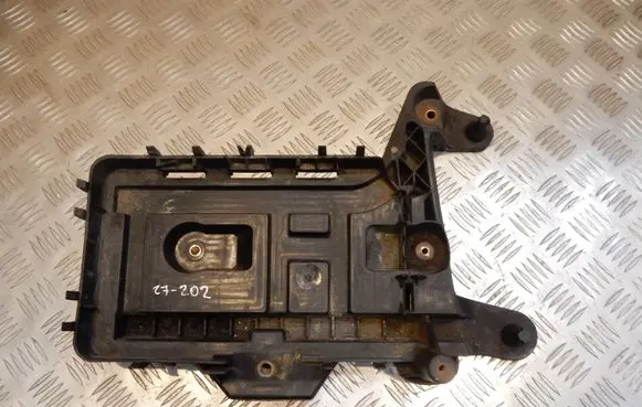 Volkswagen PASSAT B6 Battery tray 1K0915333C 27202