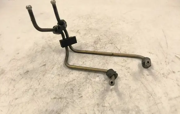 Fuel injector supply line/pipe