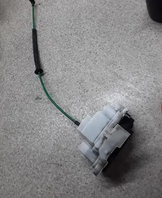 Alfa Romeo 159 Front door lock X07E18
