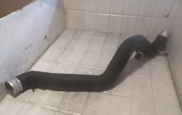 Intercooler hose/pipe